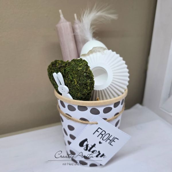 Ostergeschenk mit Beton-Kerzenhalter und Stabkerzen - im Becher - TAUPE